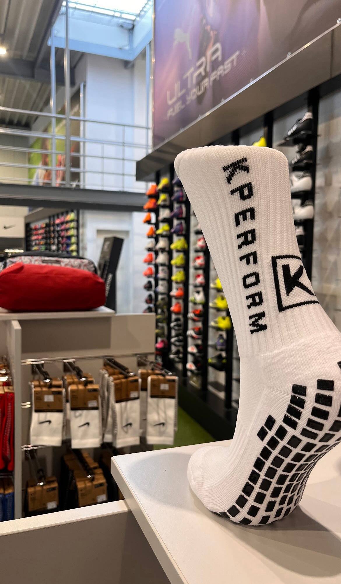 Chaussettes KPERFORM dans le magasin MJ Sport à Liège